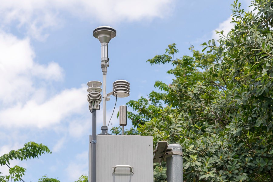An environmental monitoring station equipped with IoT sensors, used to track noise, dust, and emissions on construction sites for automated EPA compliance and predictive alerts.